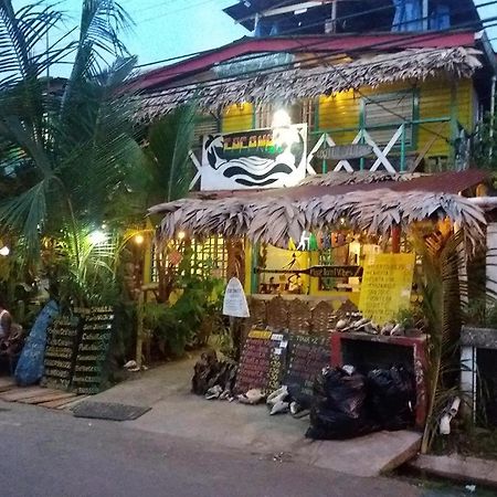 Coconut Hostel Bocas Town Екстер'єр фото