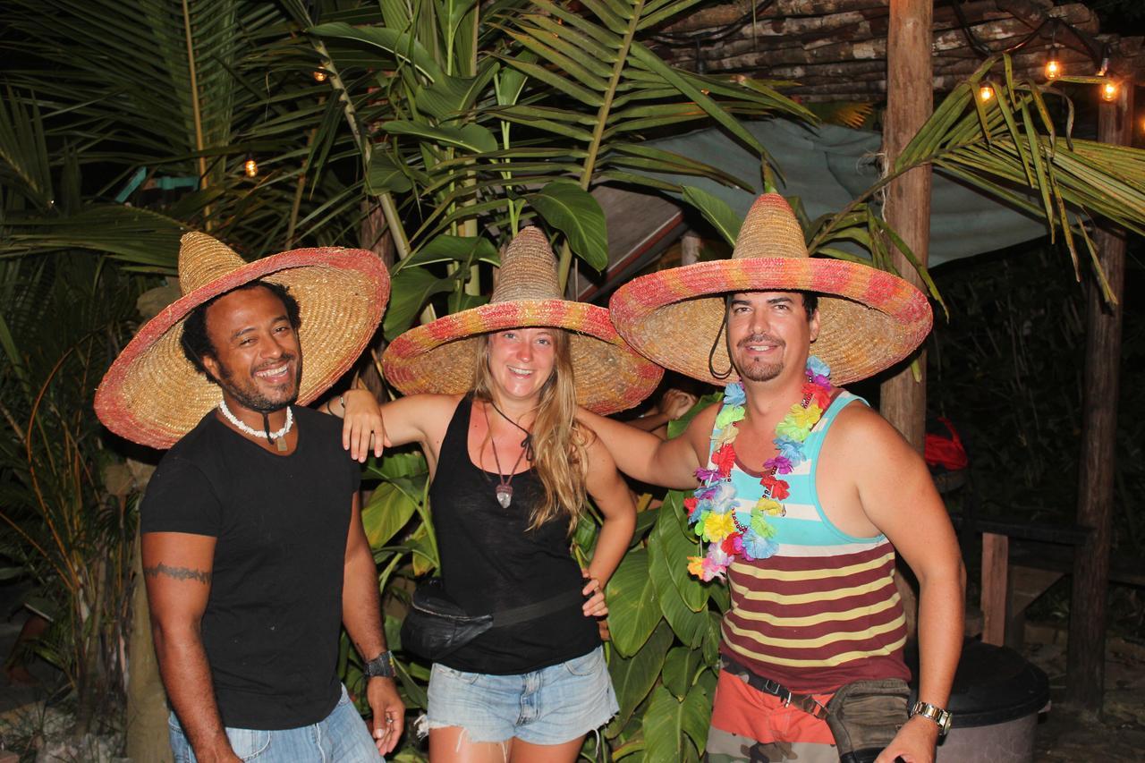 Coconut Hostel Bocas Town Екстер'єр фото