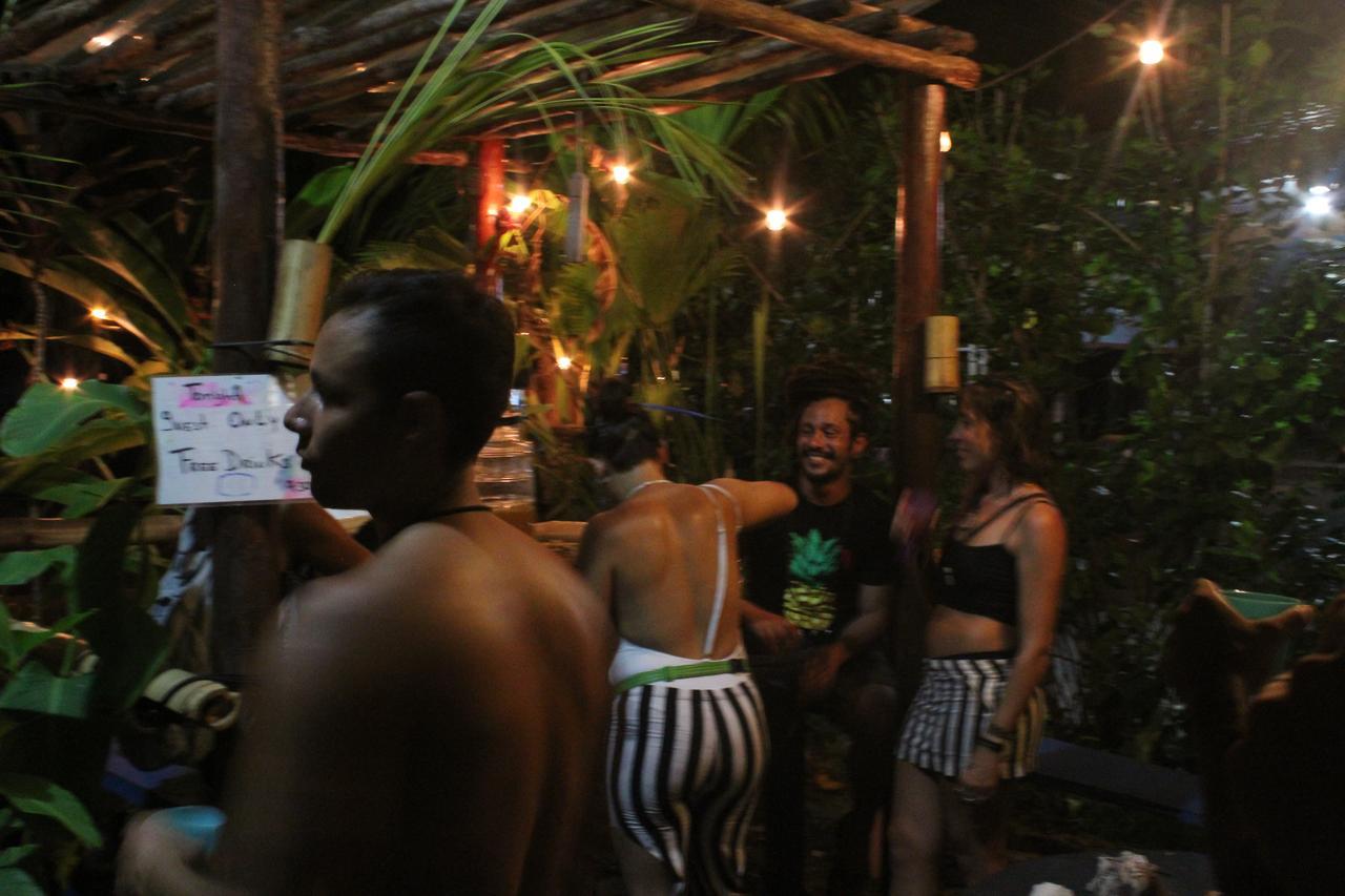Coconut Hostel Bocas Town Екстер'єр фото