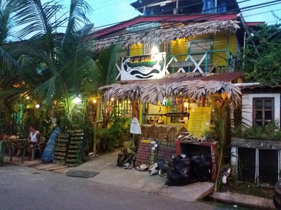 Coconut Hostel Bocas Town Екстер'єр фото